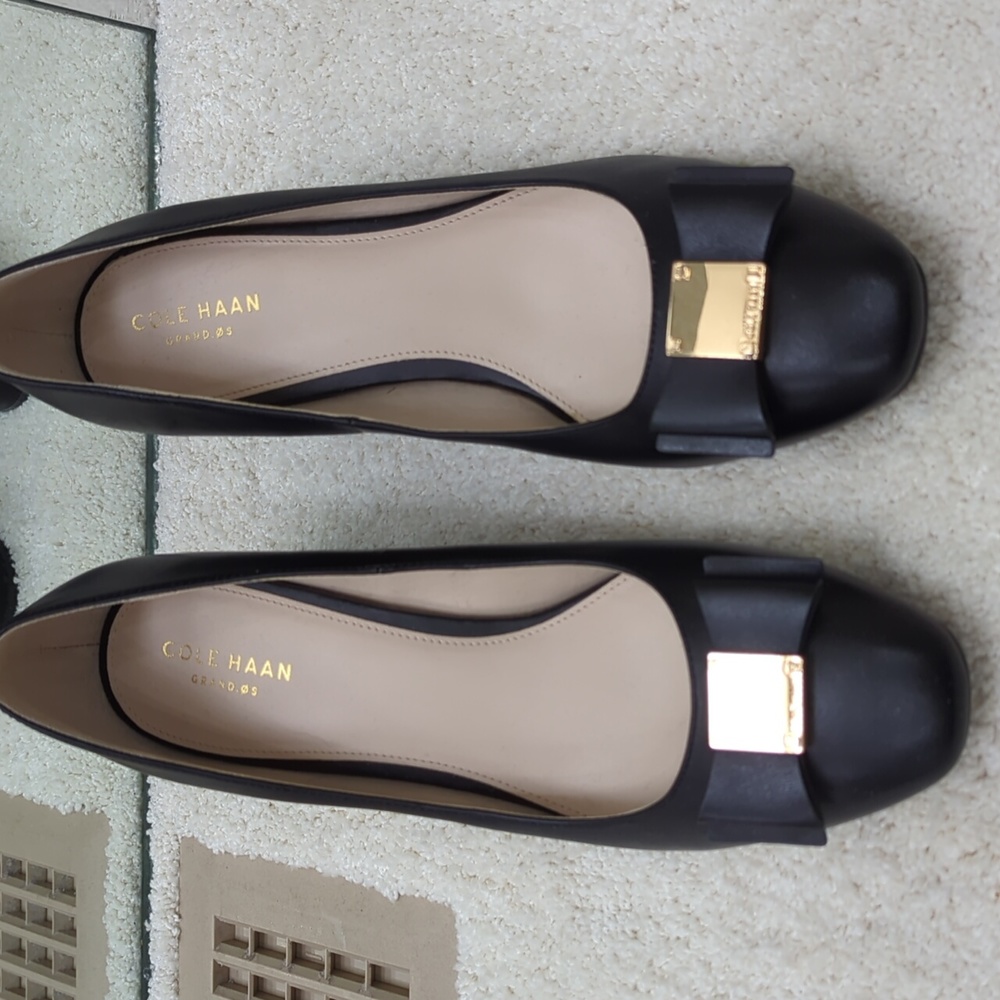 Cole Haan Black pumps